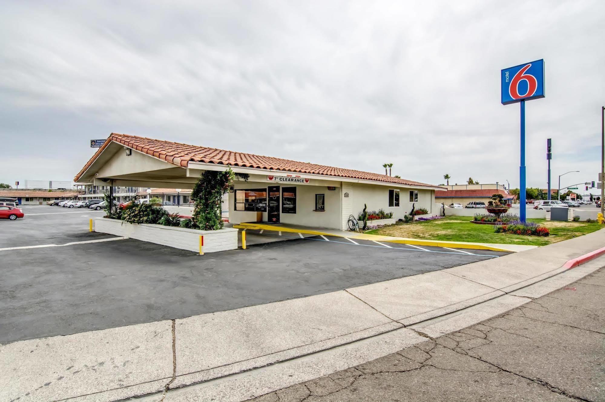 Motel 6 Manteca Eksteriør billede