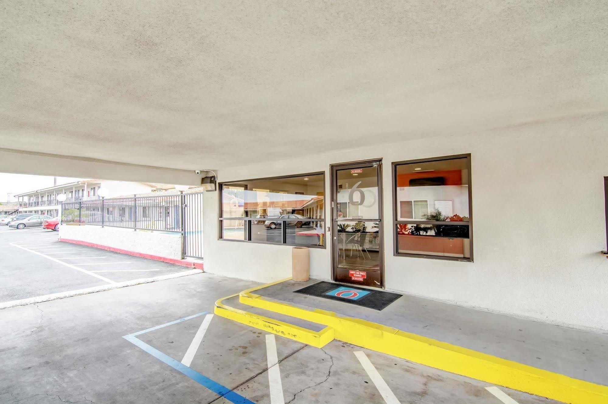Motel 6 Manteca Eksteriør billede