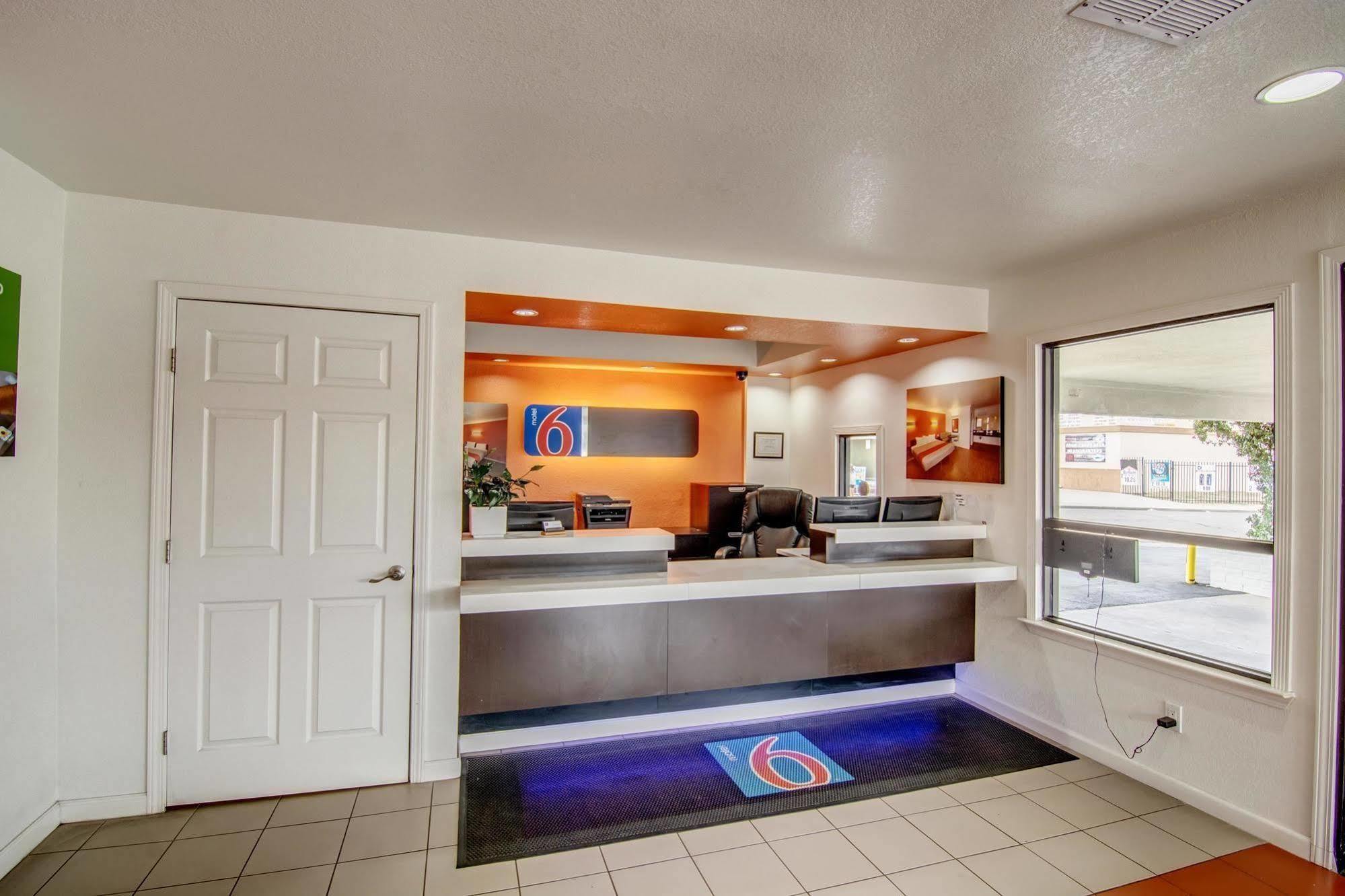 Motel 6 Manteca Eksteriør billede