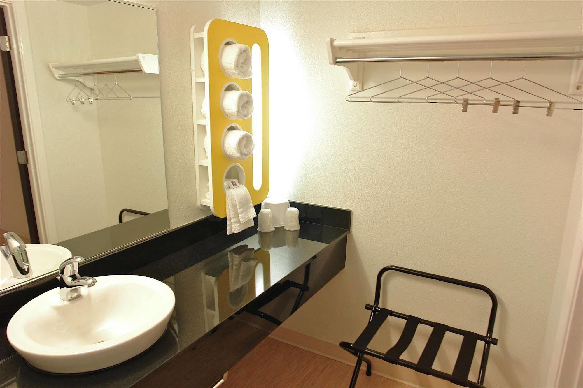 Motel 6 Manteca Eksteriør billede
