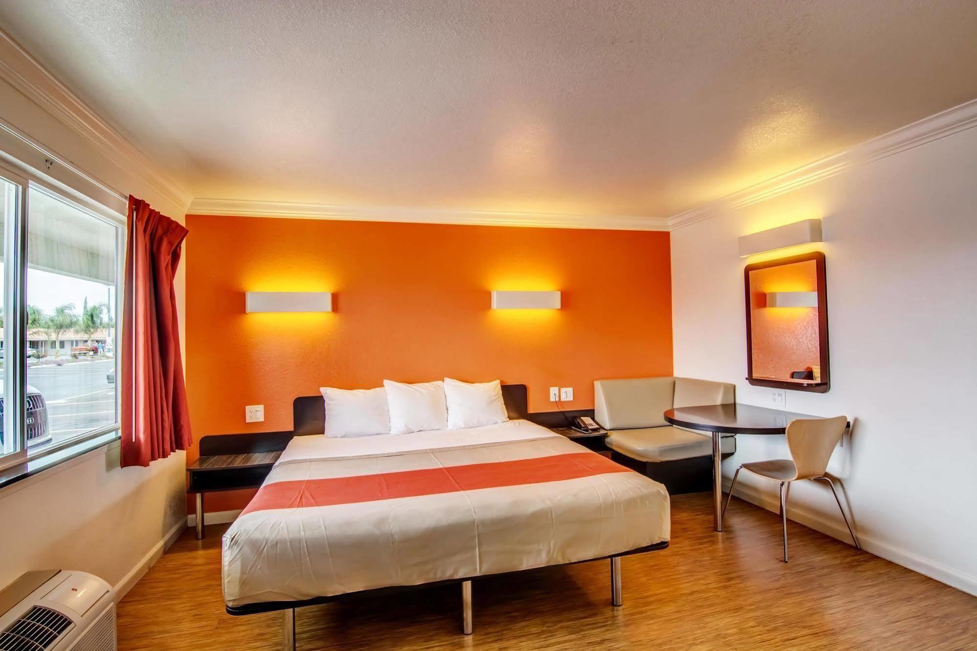 Motel 6 Manteca Eksteriør billede