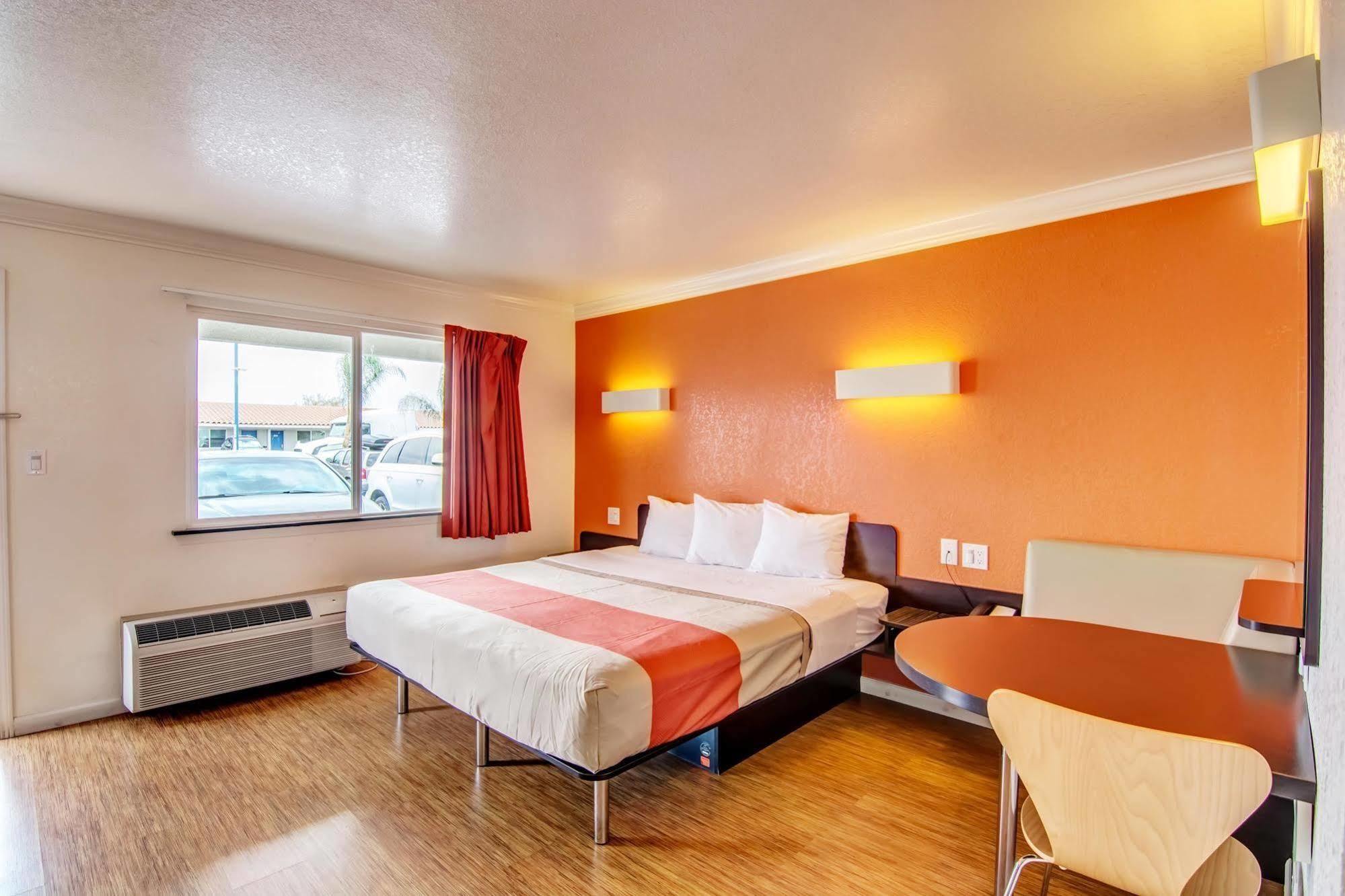 Motel 6 Manteca Eksteriør billede