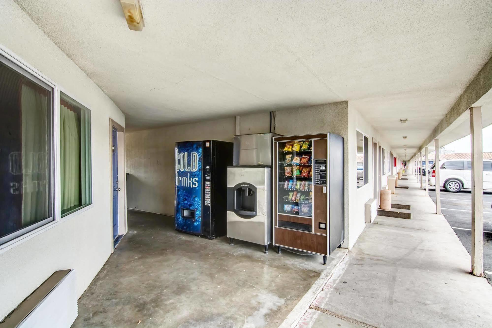 Motel 6 Manteca Eksteriør billede