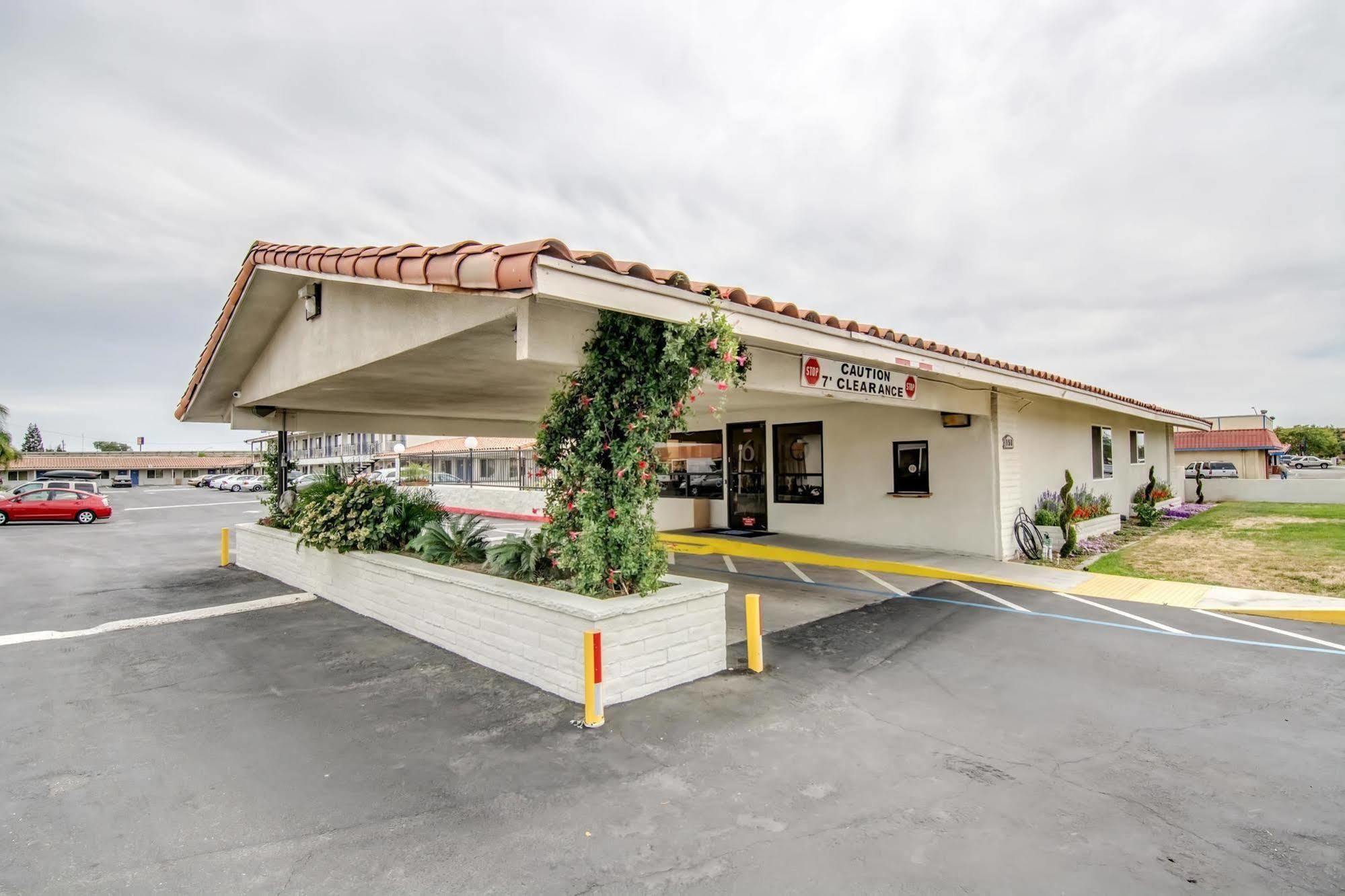 Motel 6 Manteca Eksteriør billede