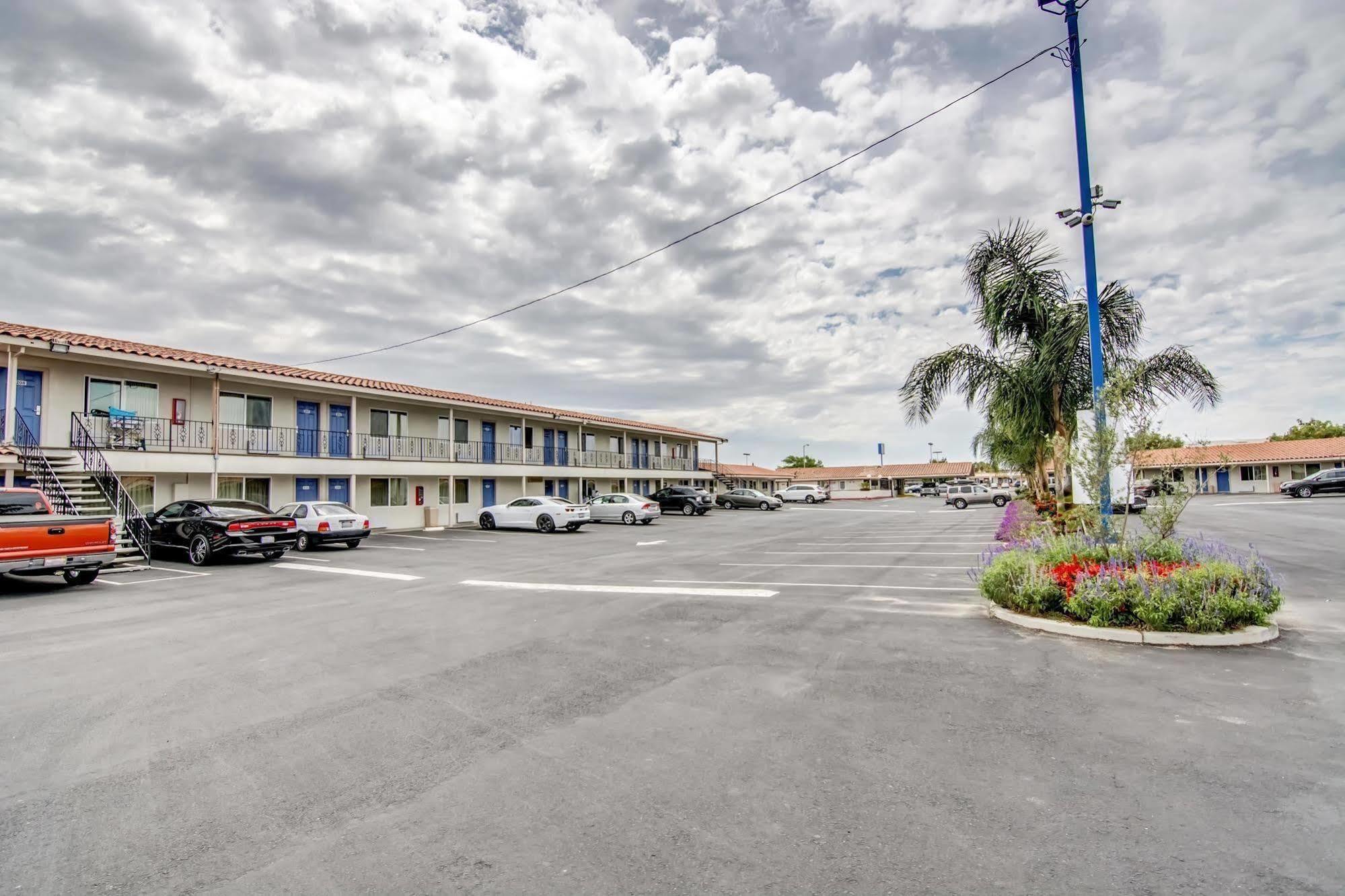 Motel 6 Manteca Eksteriør billede